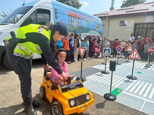 aa-20230523-31211438-31211437-samsunda-jandarma-terme-ve-carsambada-ogrencilere-trafik-egitimi-verdi.jpg