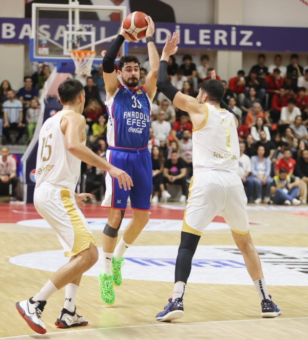 aa-20231105-32675395-32675387-reeder-samsunspor-anadolu-efes-001.jpg