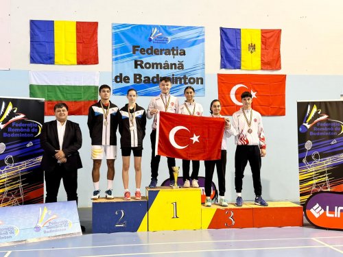 aa-20231106-32695303-32695298-samsunlu-sporcular-badminton-balkan-sampiyonasinda-birinci-oldu.jpg