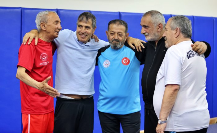 huzurevi-bocce-takiminin-kaptanligi-78-yasindaki-sahin-amcaya-emanet-1.jpg