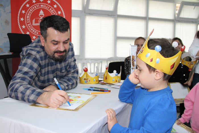 yazar-erdogan-ergin-ogretmen-ve-ogrencilerle-bulustu-6.jpg